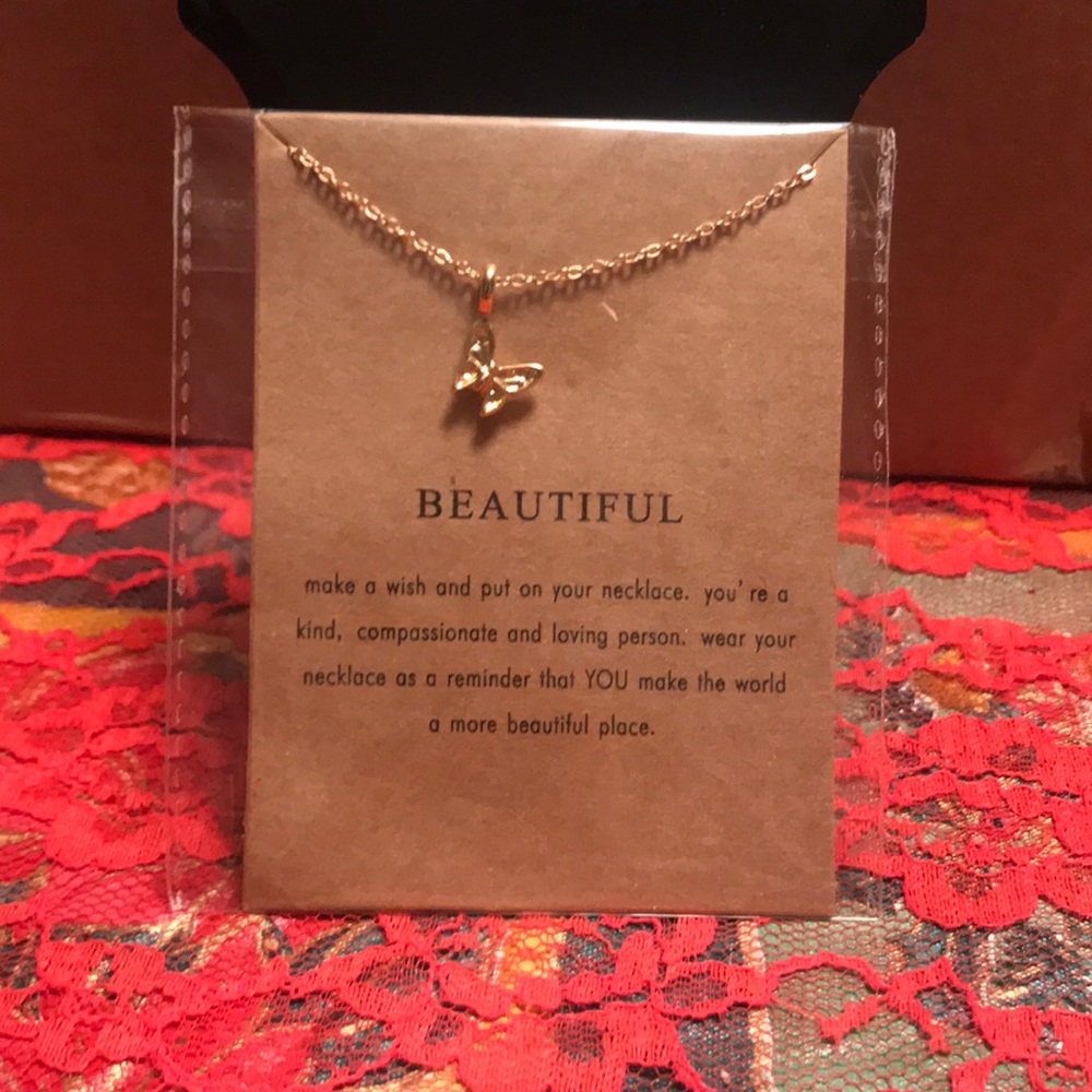 Beautiful butterfly necklace - Picture 1 of 2